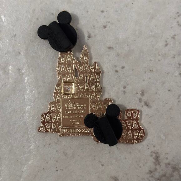 Disney Destination D23 2025 WDI MOG LE 500 Mystery Pin Disneyland Paris Castle - Picture 2 of 2